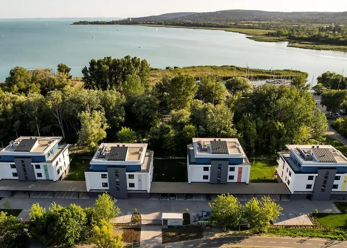 Fuzliget2- Skiff Apartment *